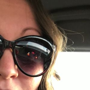 Meet your Posher, Caitlin